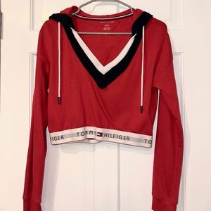 tommy hilfiger cropped light weight sweatshirt